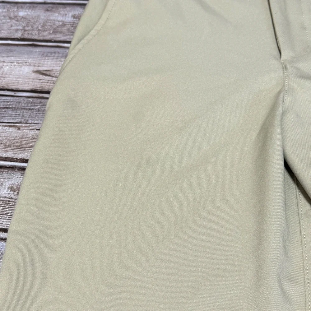 Under Armour Golf Shorts Kids Size YLG Tan Performance Flat Front - Picture 5 of 7